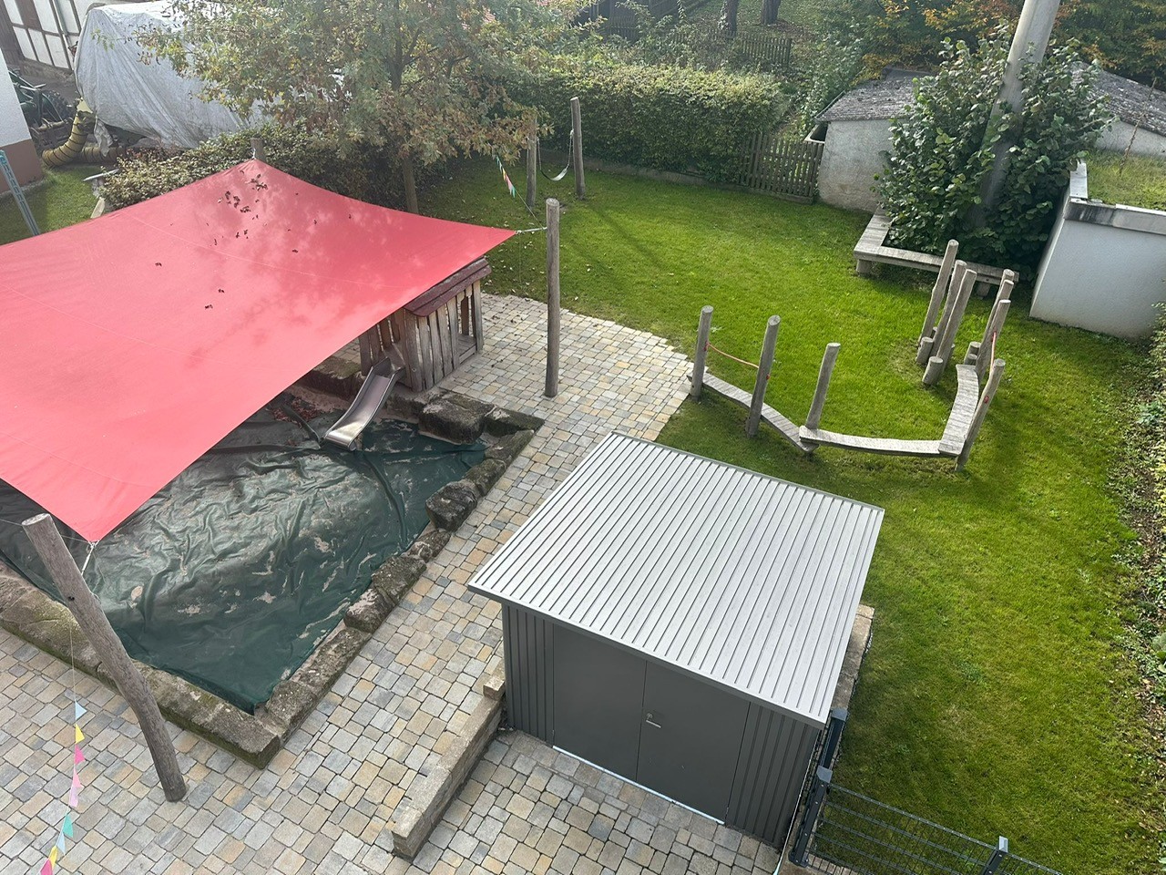 Garten mit Sonnensegel